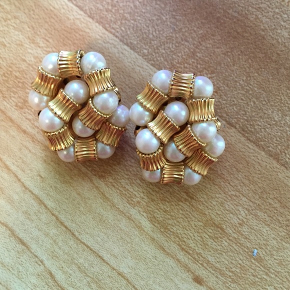 Vintage Gold and Pearl Clip on Earrings