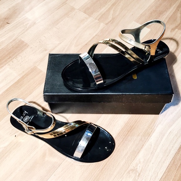 Dizzy Two Tone Black Jelly Sandals - Picture 2 of 4