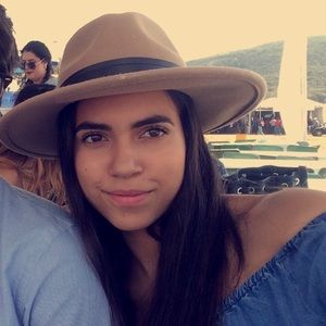 Meet your Posher, Ivana