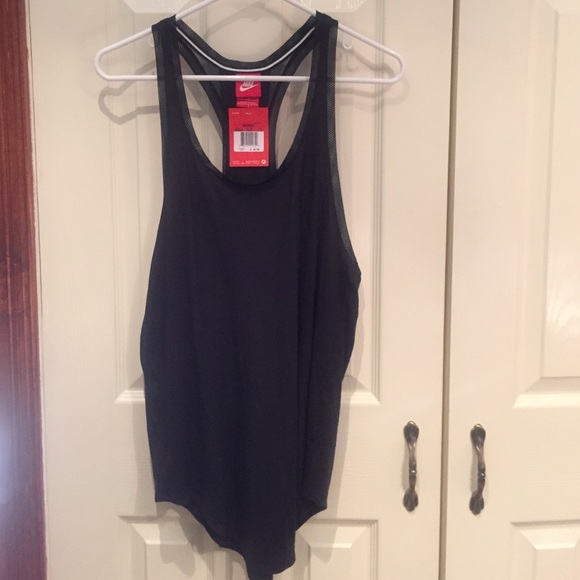 Nike sports top-black-NWT