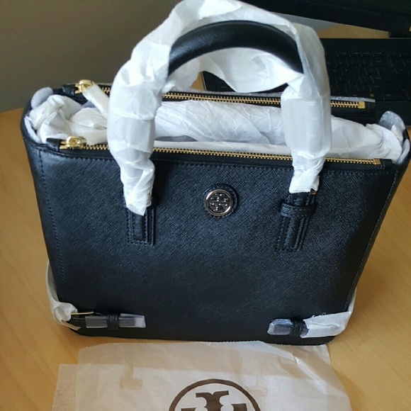 Tory Burch 'Small Robinson' Saffiano Leather Tote - Picture 2 of 4