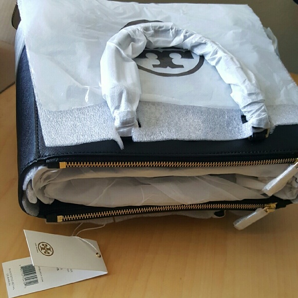 Tory Burch 'Small Robinson' Saffiano Leather Tote - Picture 3 of 4