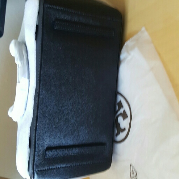 Tory Burch 'Small Robinson' Saffiano Leather Tote - Picture 4 of 4