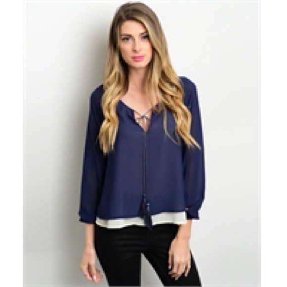 ‼️  Last One ‼️🆕 Lace Up Top - Picture 2 of 3