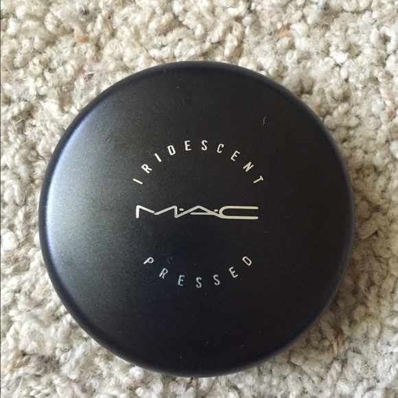 Mac iridescent powder in sparkling rose