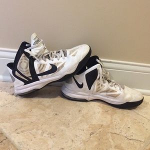Nike Mens hyper aggressor shoes