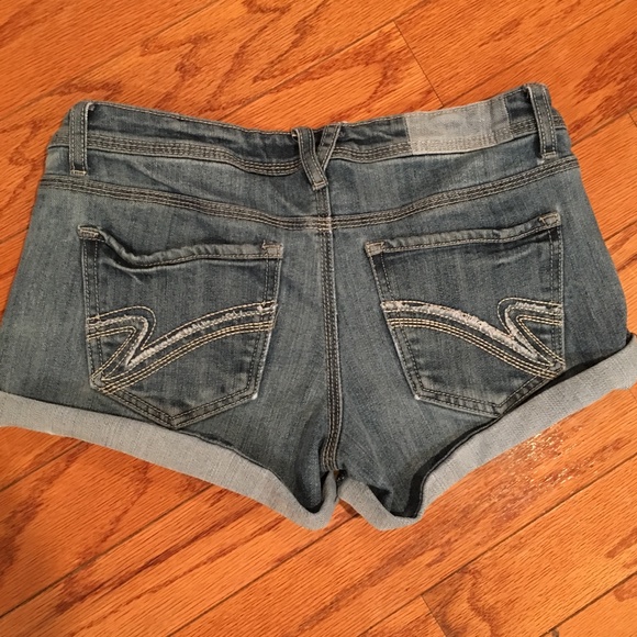 Denim shorts - Picture 2 of 3