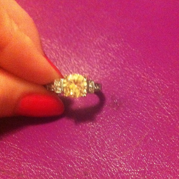 Ring - Picture 3 of 3