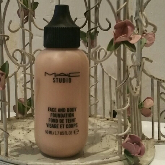 Mac Face and Body Foundation N1