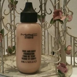Mac Face and Body Foundation N1