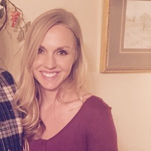 Meet your Posher, Caitlin