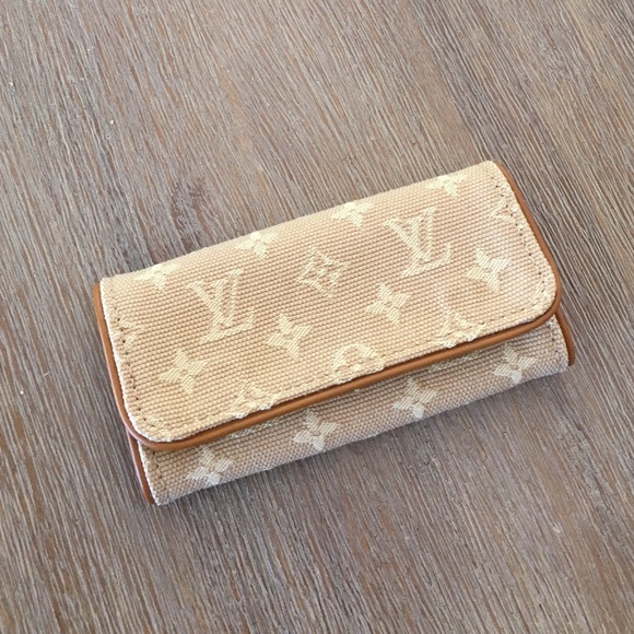 LV 4 key auth key pouch