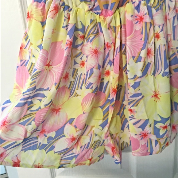 Yellow floral fully lined romper! HP 5/23 2 left - Picture 4 of 4