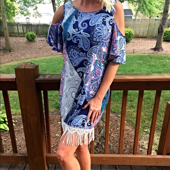 Dresses & Skirts - Lavender /blue paisley fringe cold shoulder dress!