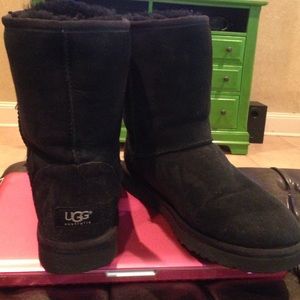 Short Black Uggs