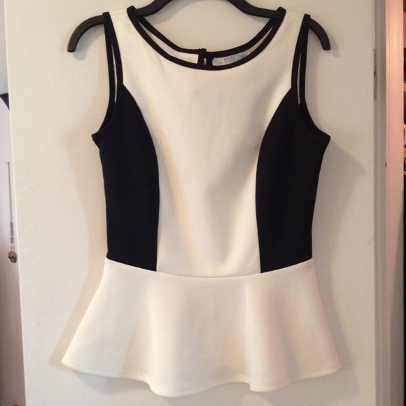 Bisou Bisou Tops - 🎄HOLIDAY SALE🎄Bisou Bisou peplum top
