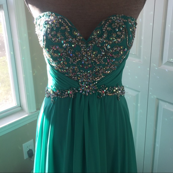 NWOT Gorgeous Teal Jeweled Prom Dress - Picture 4 of 4