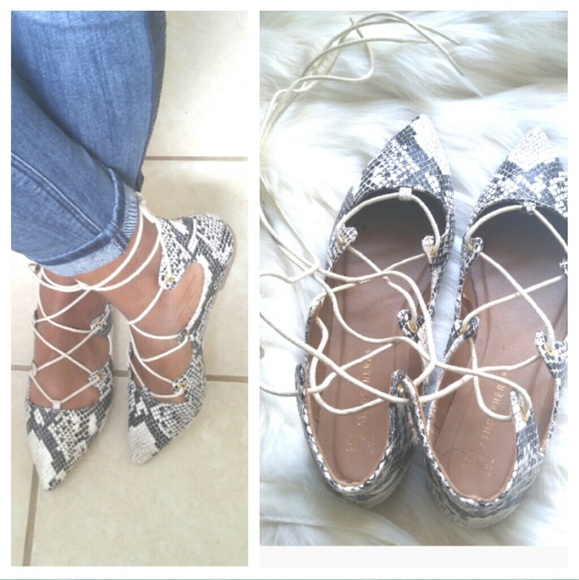 PROMO Snakeskin Laced Flat - Picture 2 of 4