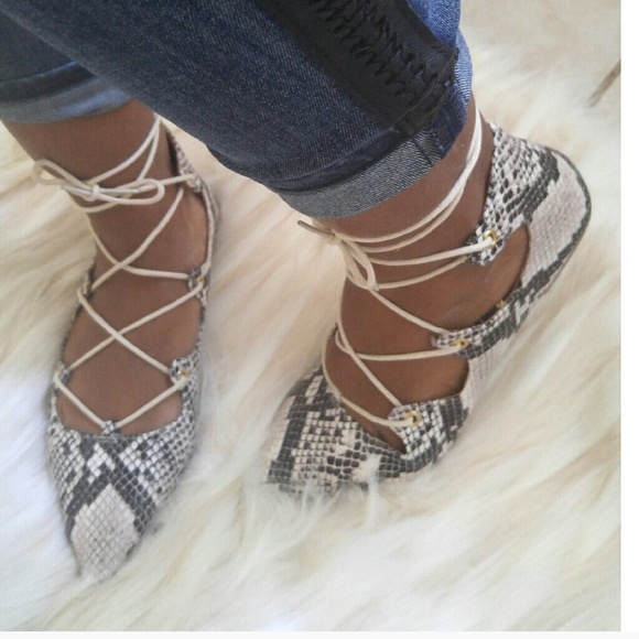 PROMO Snakeskin Laced Flat - Picture 3 of 4