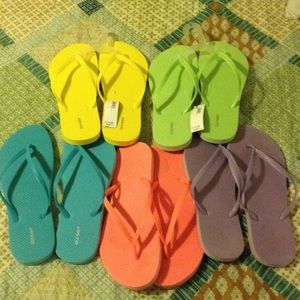 5 pairs off Old Navy flip flops.
