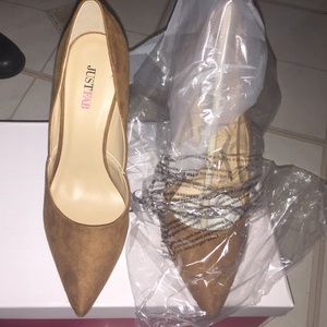 Whiskey/Suede Pointed Pumps.