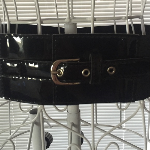 SOLD ❌ Black stretchy belt - Picture 2 of 3