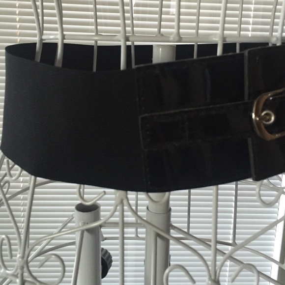 SOLD ❌ Black stretchy belt - Picture 3 of 3