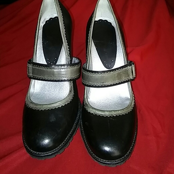 Kenneth Cole high heels