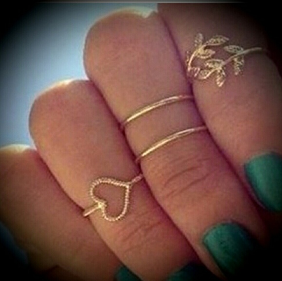 Jewelry - Goldtone knuckle ring set