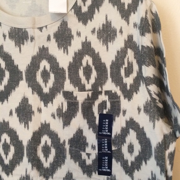😊GIFTED BOGO😊 Gap Aztec t-shirt - Picture 3 of 4