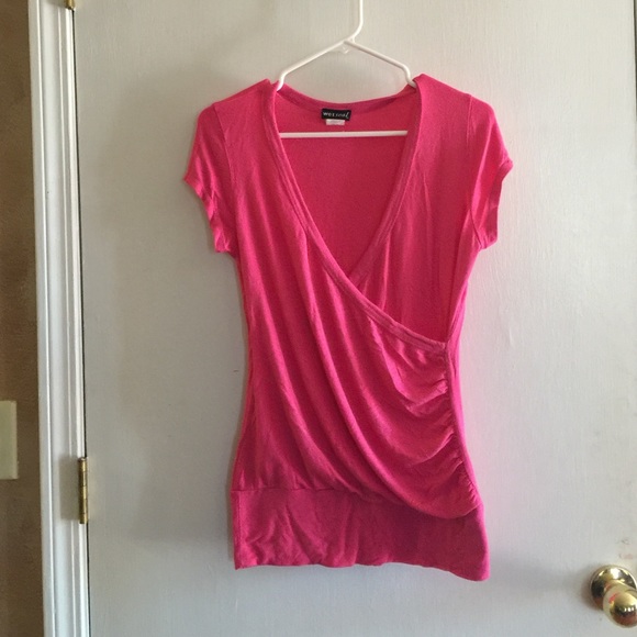 Adorable wet seal t-shirt