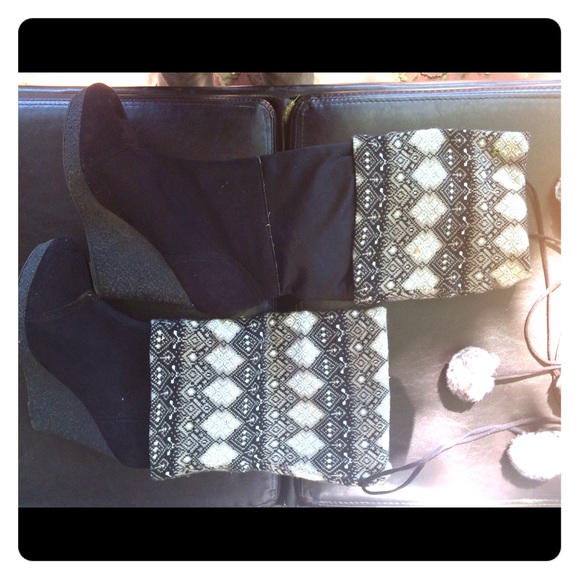 Solid wedge styled snow boot.SOLD