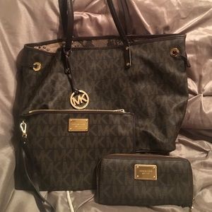 Authentic Michaels Kors Set!