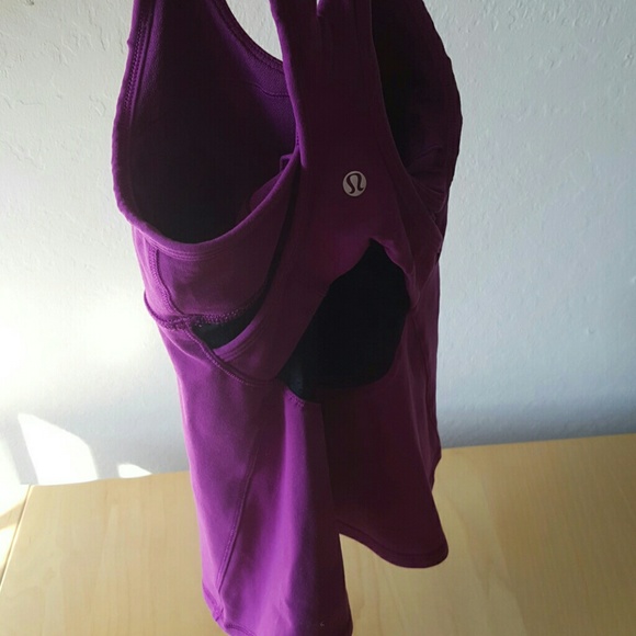 Authentic  Lululemon  built in sports bra tank. - Picture 4 of 4