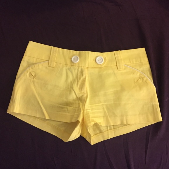 💛Adorable yellow shorts💛 - Picture 2 of 4