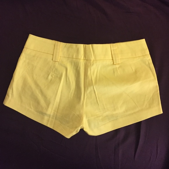 💛Adorable yellow shorts💛 - Picture 3 of 4
