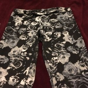 Black and white rose leggings