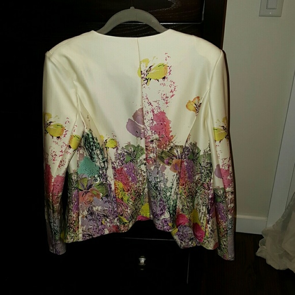 Sold! - Floral blazer - Picture 2 of 3