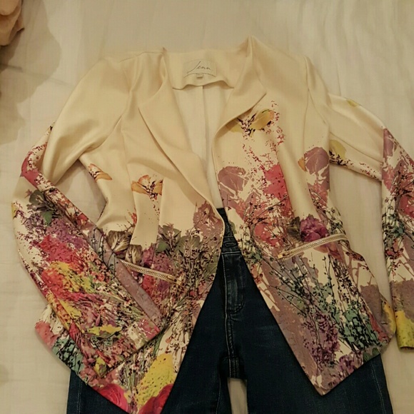 Sold! - Floral blazer - Picture 3 of 3