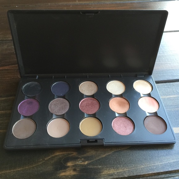 ⚡️⚡️⚡️SOLD⚡️⚡️⚡️⚡️MAC custom 15 neutral eyeshadow