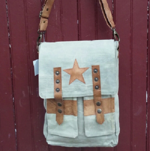 ❌RE-STOCKING SOON❌ Rustic Star Saddlebag - Picture 2 of 4