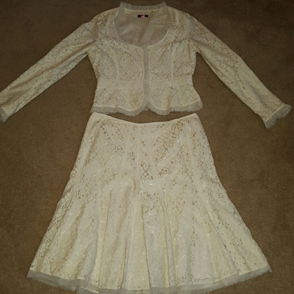 Beautiful gently worn lace 2 pcs outfit
