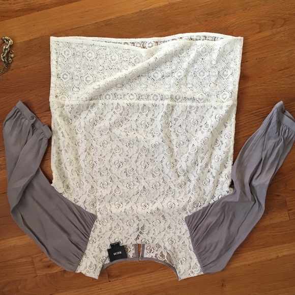 Maeve anthropologie lace top with grey sleeves - Picture 2 of 4