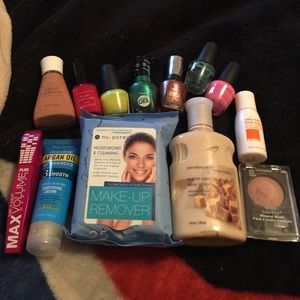 Small beauty bundle and Lippies bundle