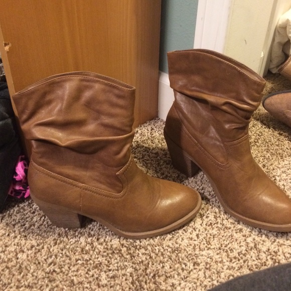 American eagle brown boots size 7