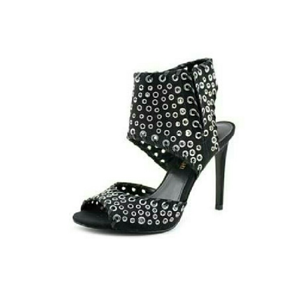 Enzo Angiolini in punk elegance! - Picture 1 of 3