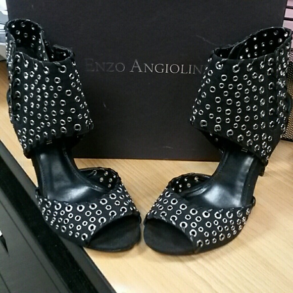 Enzo Angiolini in punk elegance! - Picture 3 of 3