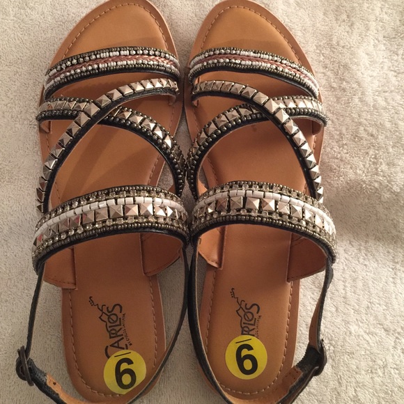 Sandals size 9