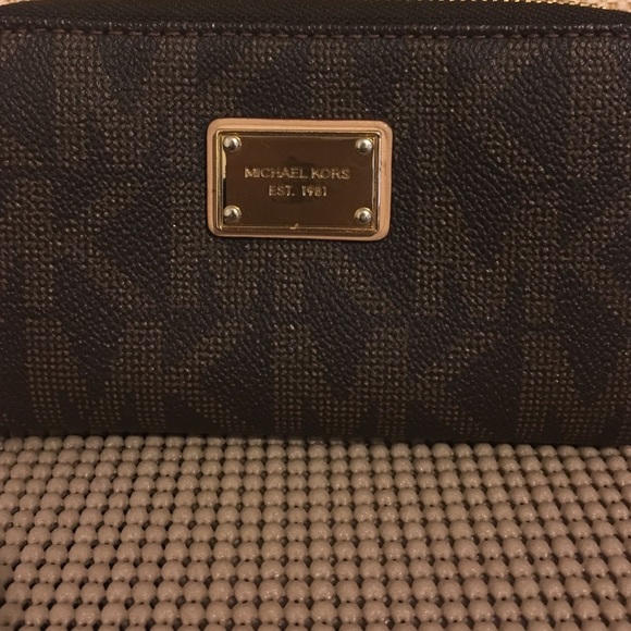 Used Michael kors wallet/Wristlet