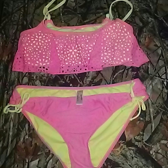 Bikini Set - Picture 1 of 4